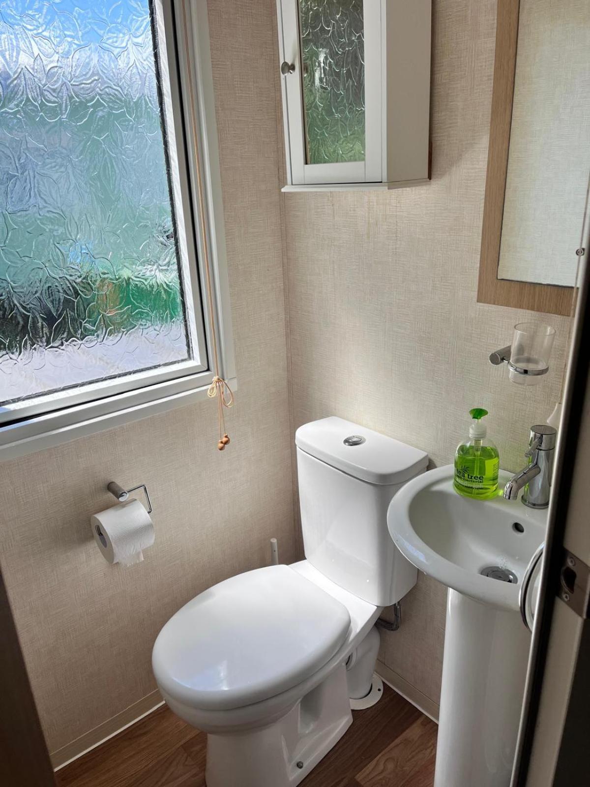 Van Number 123 Beautiful Caravan Sleeps 4 Αμπερίστγουιθ Εξωτερικό φωτογραφία