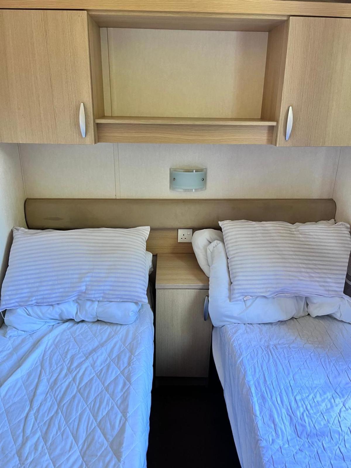 Van Number 123 Beautiful Caravan Sleeps 4 Αμπερίστγουιθ Εξωτερικό φωτογραφία